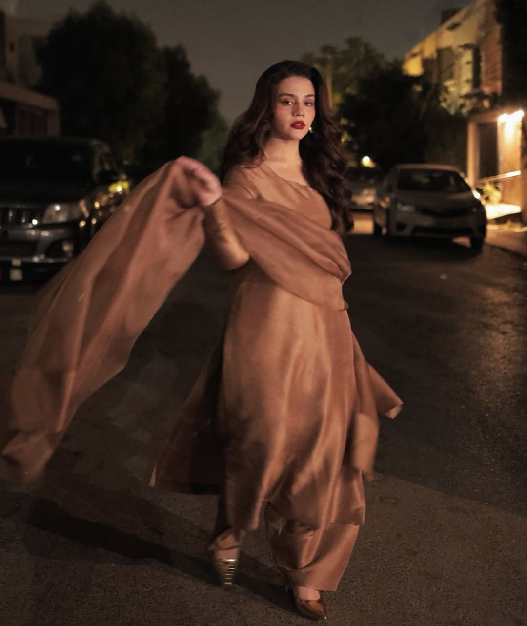 VOGUE SILK-COLLECTION FARSHI CARAMEL-BROWN STITCH