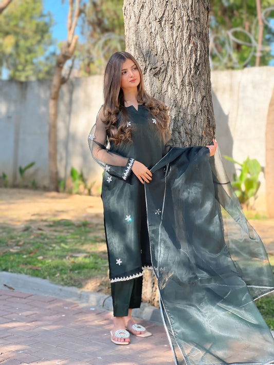 VOGUE ORGANZA-COLLECTION EMERALD-GREEN STITCH
