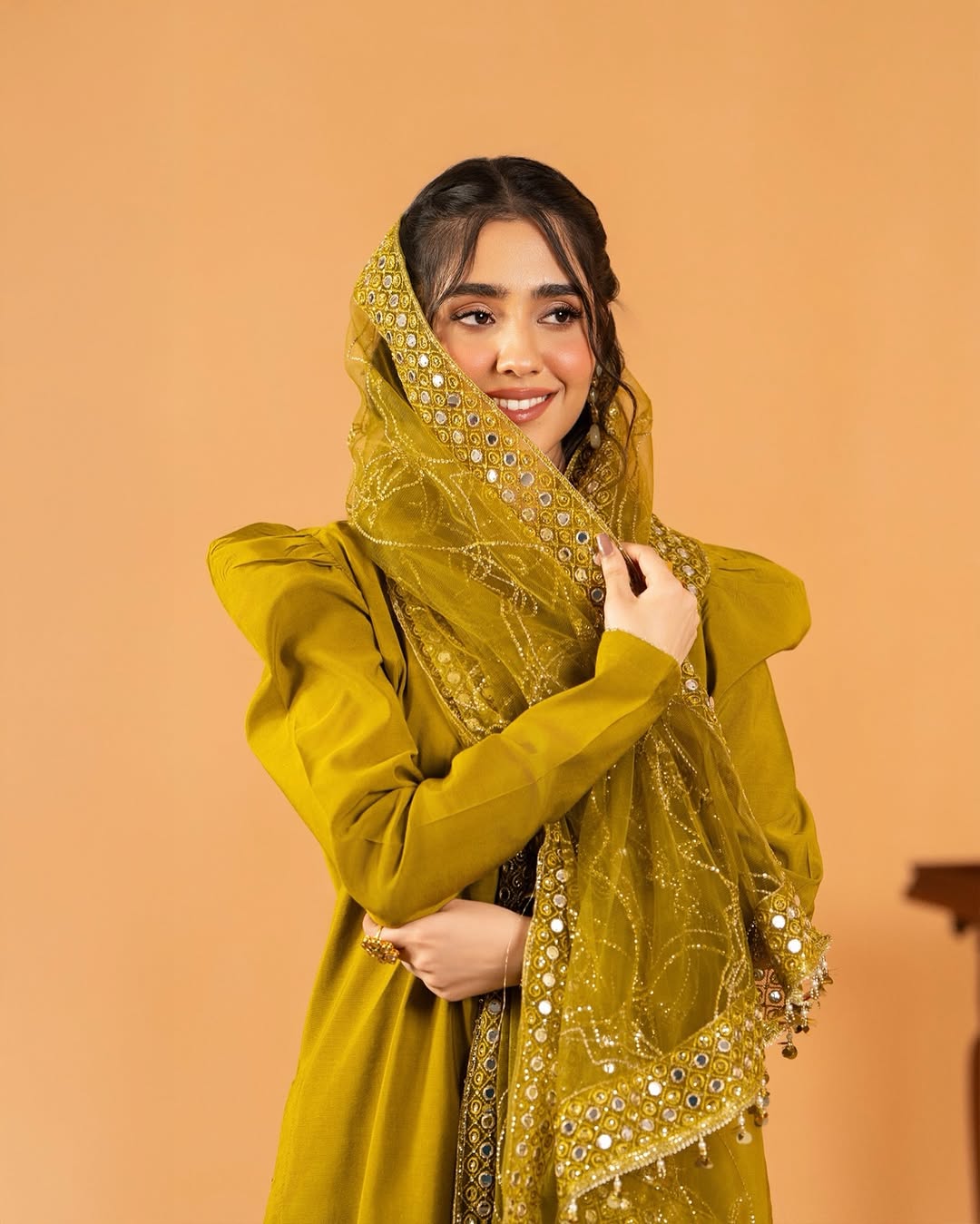 VOGUE LAWN-COLLECTION ZEENAT STITCH