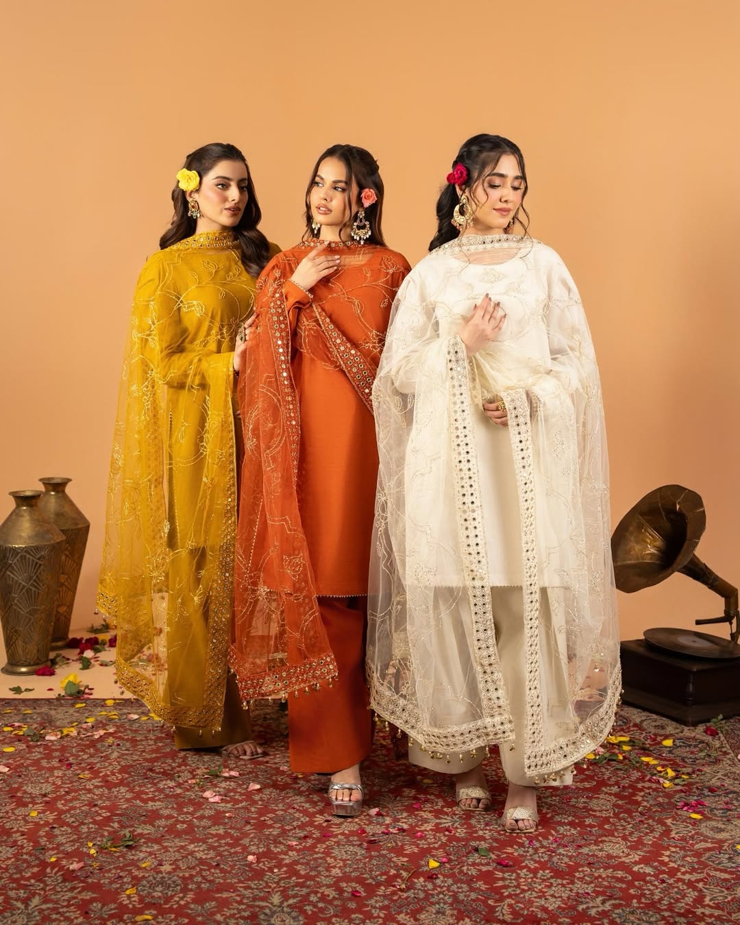 VOGUE LAWN-COLLECTION ZEENAT STITCH